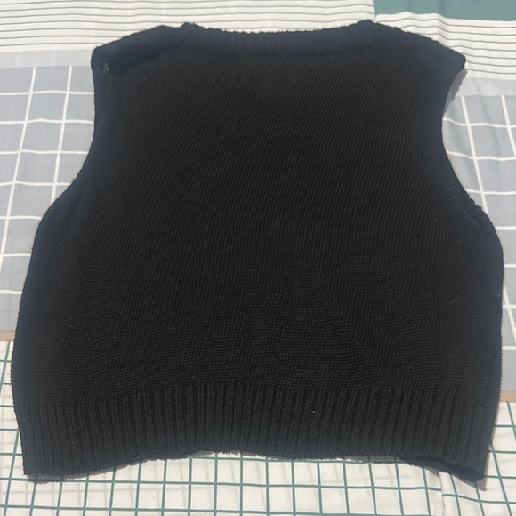 Fashion Nova Black V-Neck Sweater Vest - Picture 3 of 4
